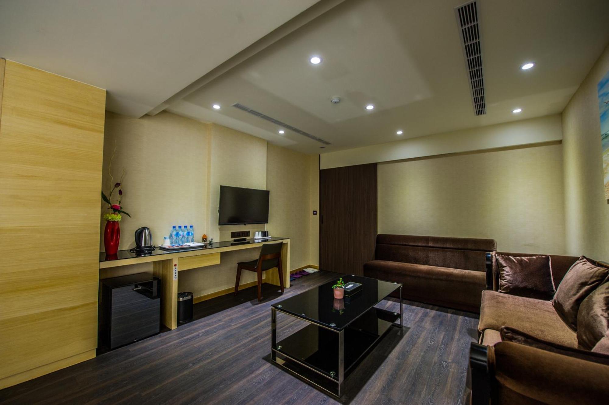 Red Hotel Yuanlin Extérieur photo